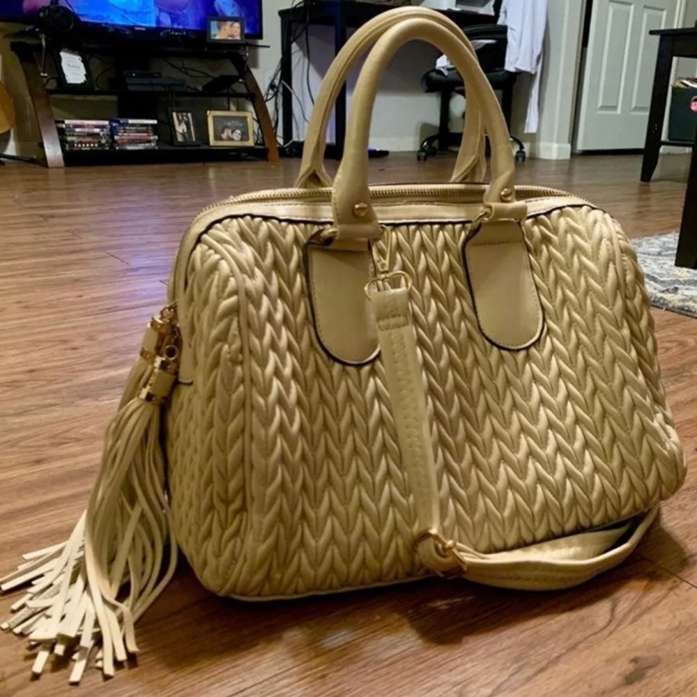‼️SOLD‼️Charming Charlie Quilted Satchel
